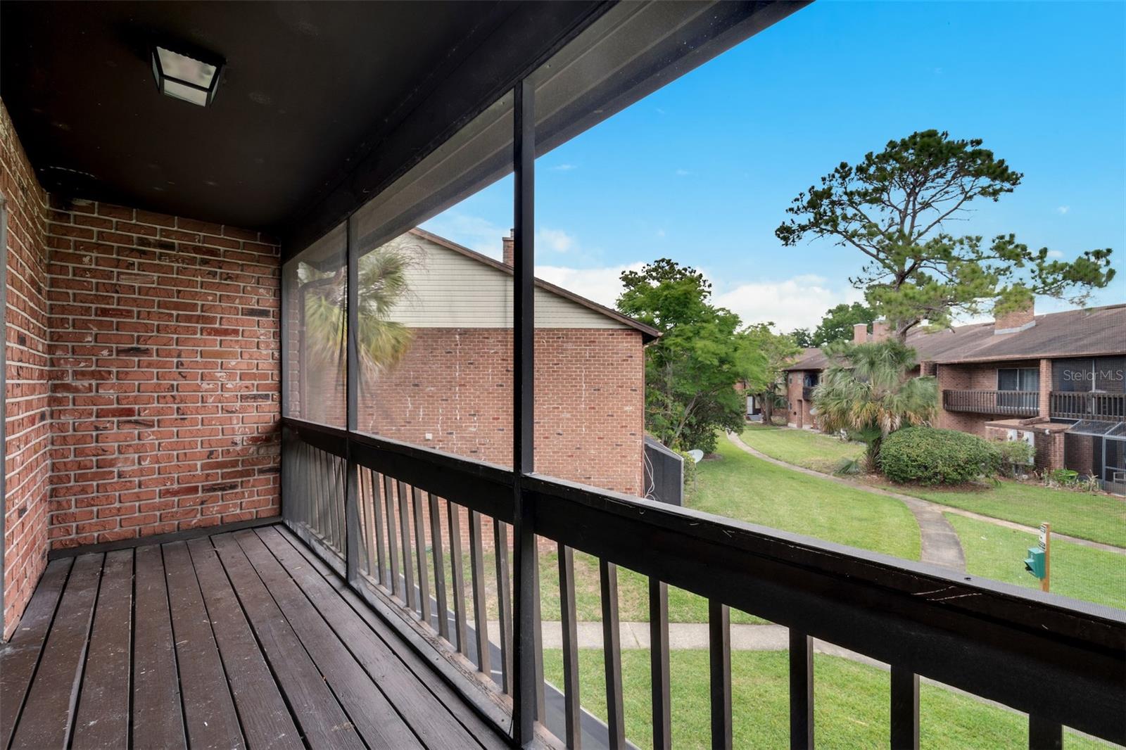 HUNTINGTON ON GREEN CONDO - Residential