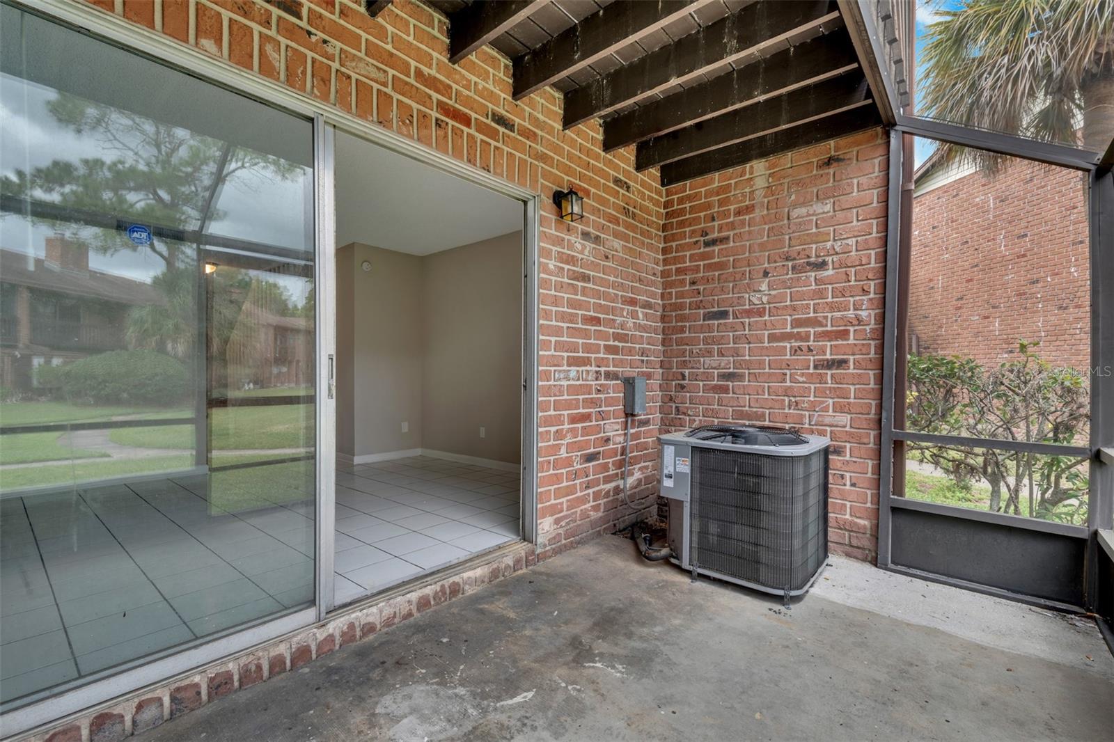 HUNTINGTON ON GREEN CONDO - Residential