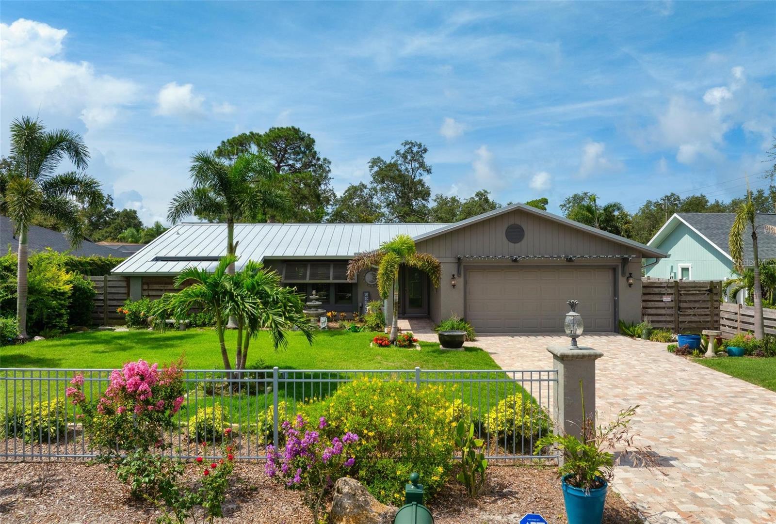 2320 JAMES LANE