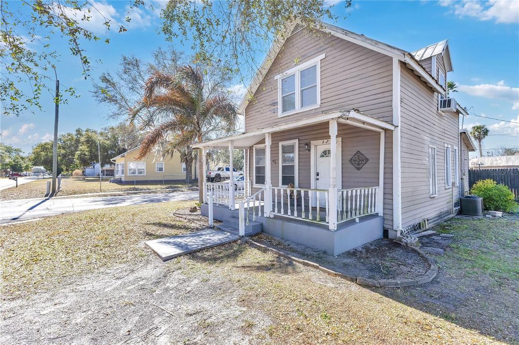 Photo of 922 Delaware Avenue, Saint Cloud, FL 34769 (MLS # S5143631)