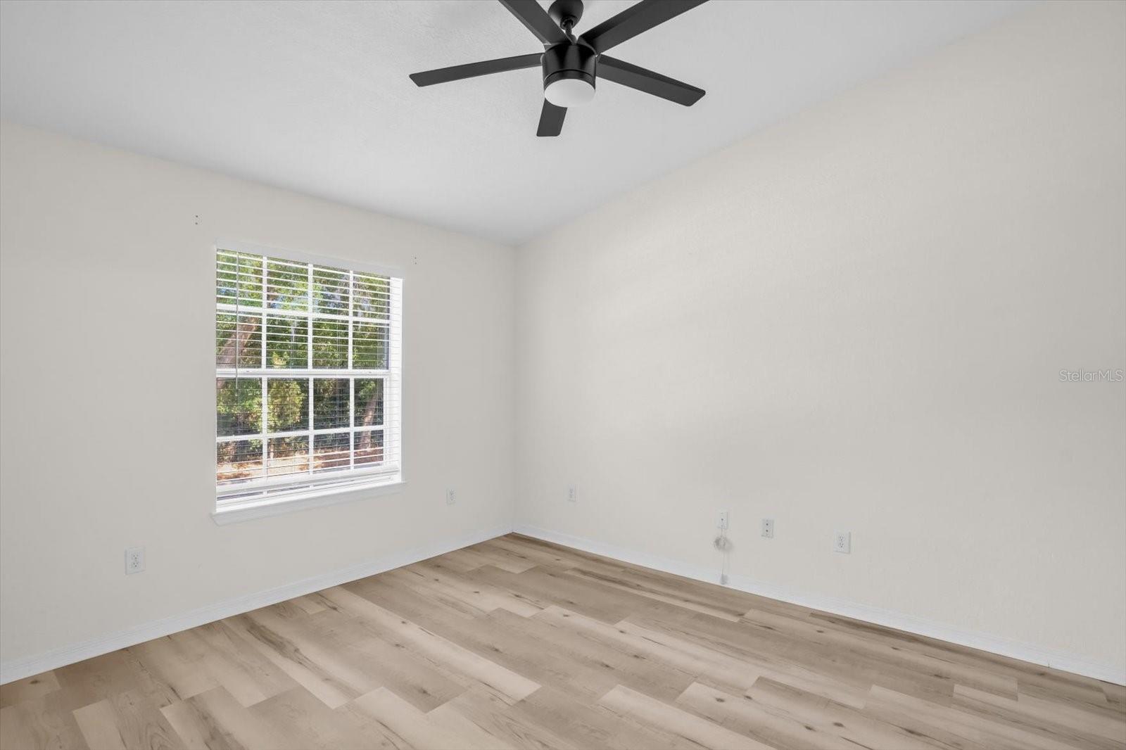 CRESCENT PLACE AT LAKE LOTUS CONDO - Residential