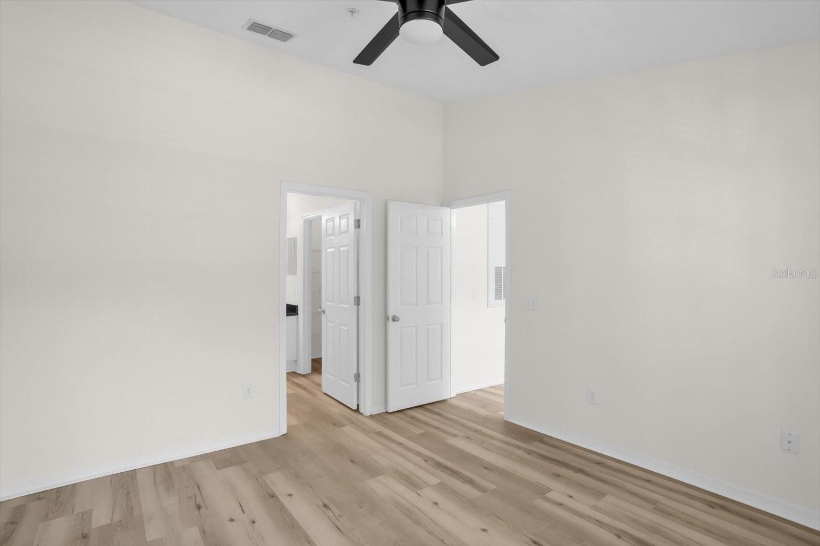 CRESCENT PLACE AT LAKE LOTUS CONDO - Residential