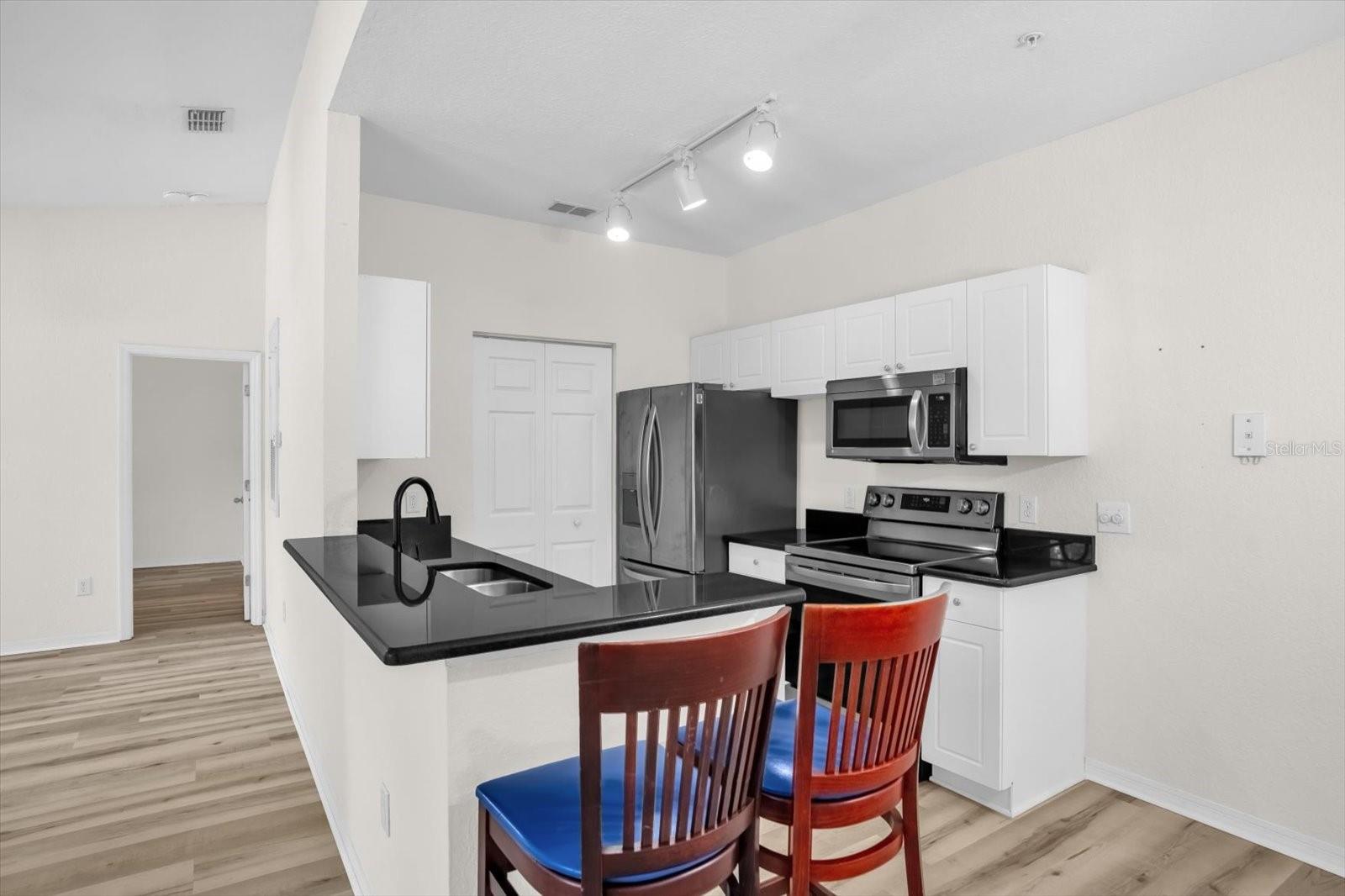 CRESCENT PLACE AT LAKE LOTUS CONDO - Residential