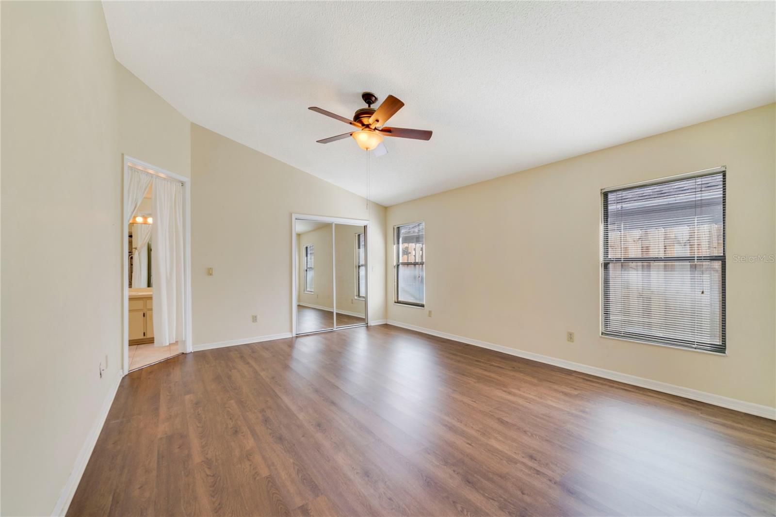 HYDE PARK - Residential