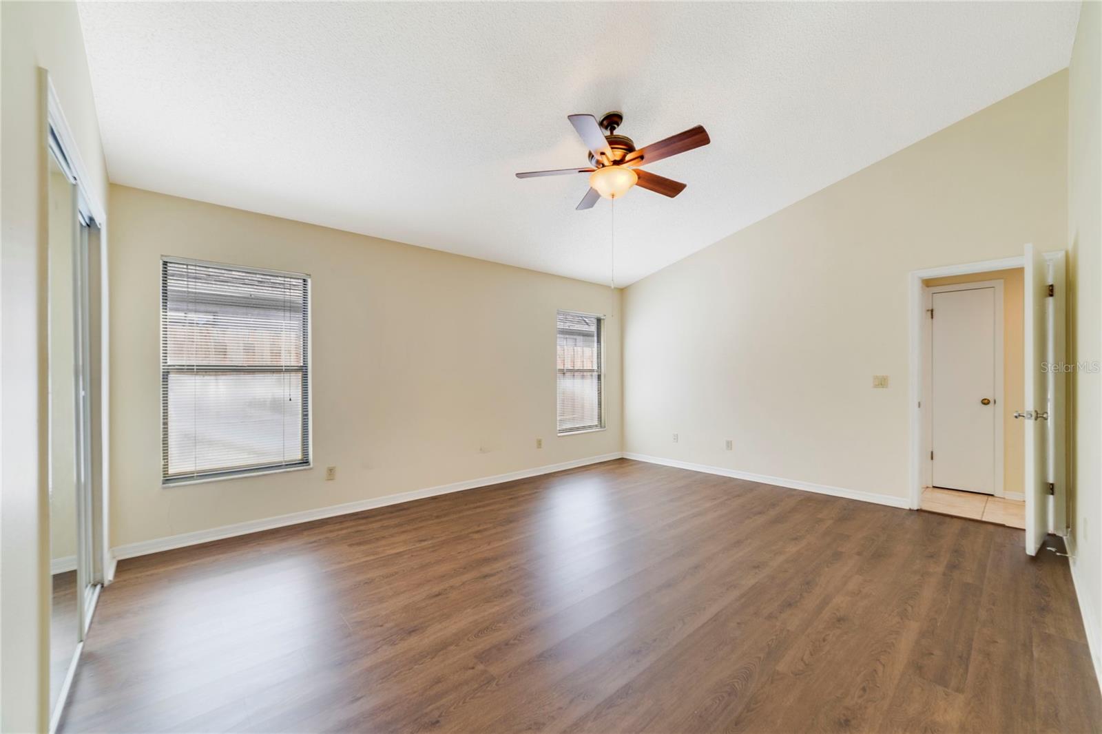 HYDE PARK - Residential