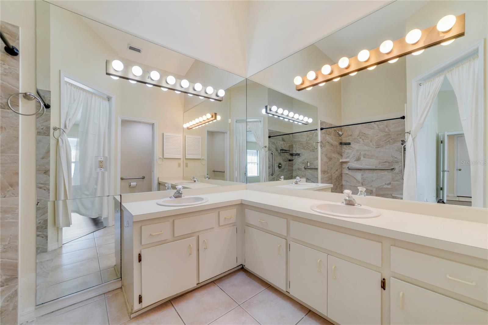 HYDE PARK - Residential