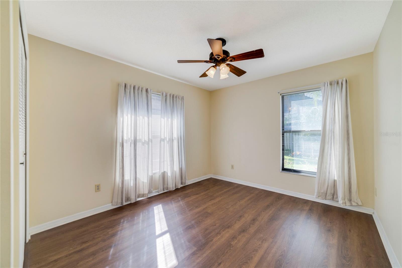 HYDE PARK - Residential