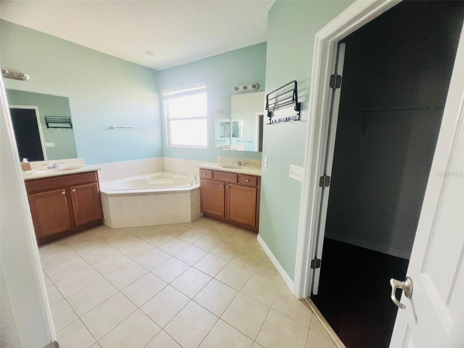 GREENS AT PROVIDENCE PB142 PG 37-44 - Residential Lease