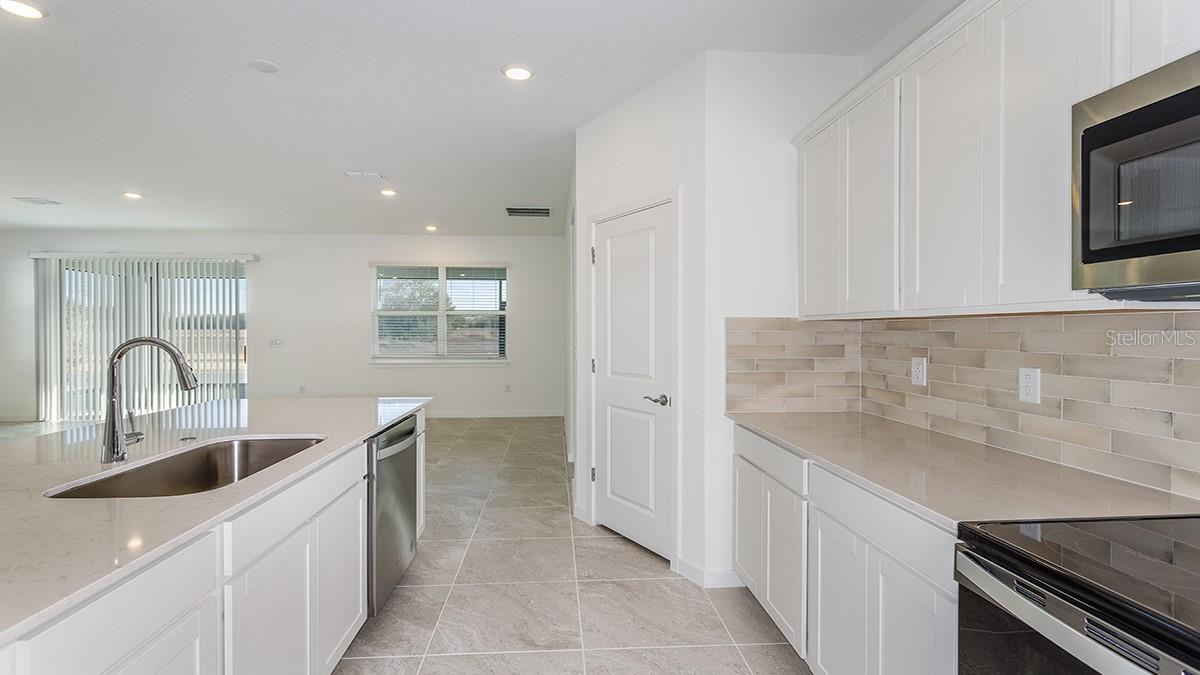 6833 SW 90TH LOOP