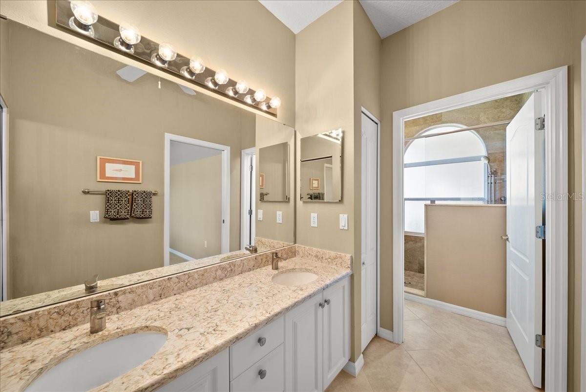 HERITAGE OAKS GOLF & COUNTRY CLUB - Residential