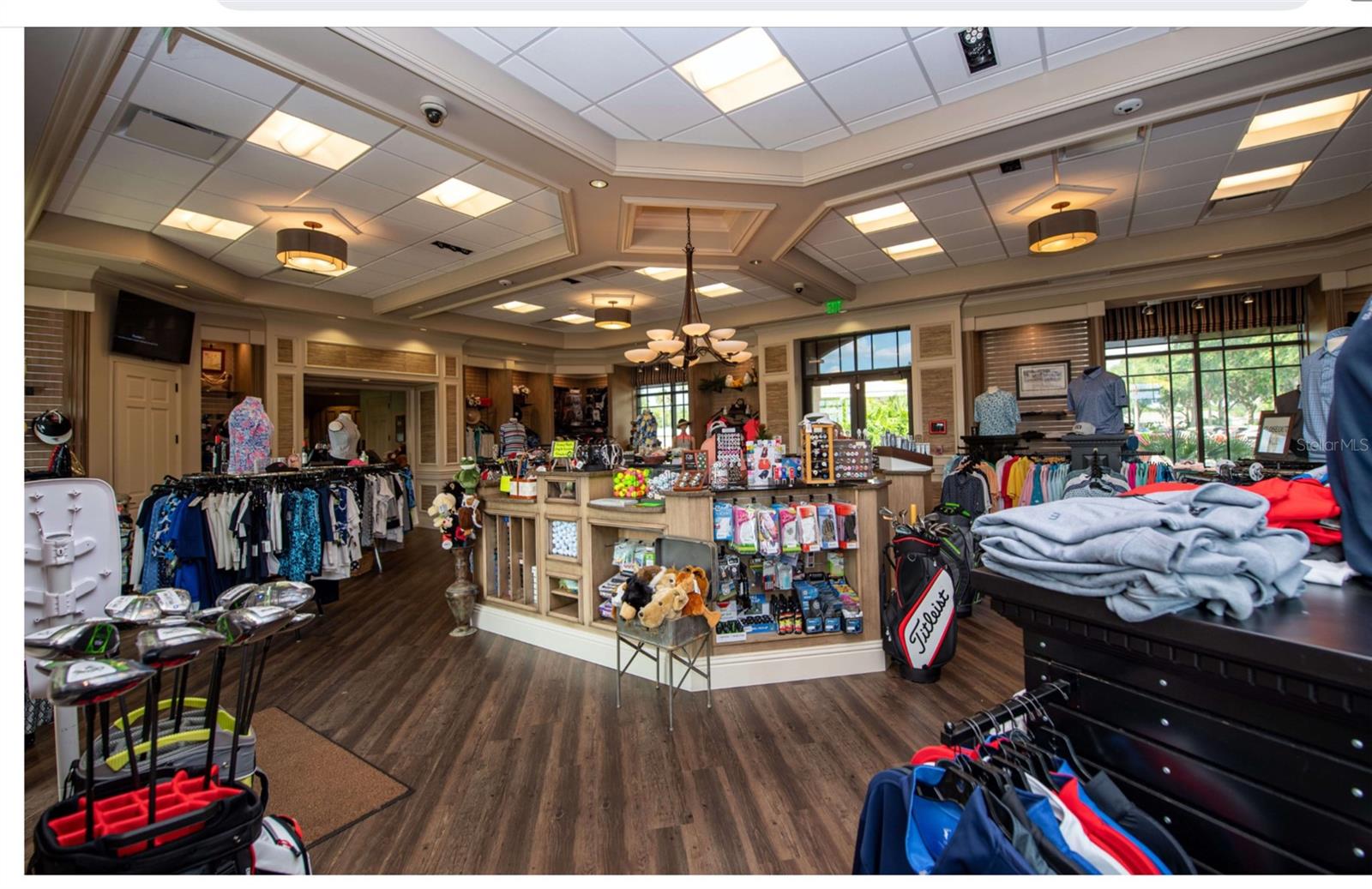 HERITAGE OAKS GOLF & COUNTRY CLUB - Residential