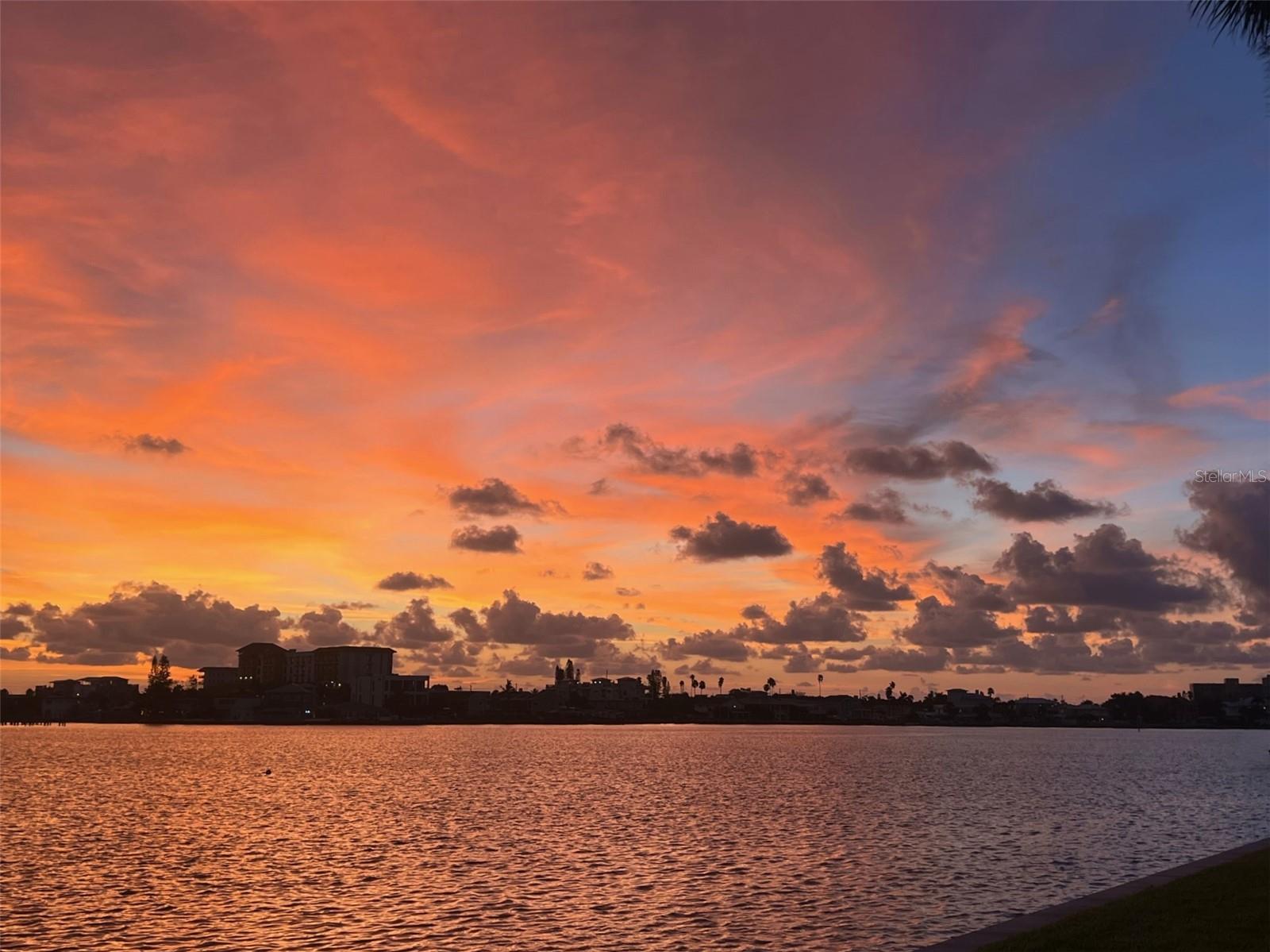 ISLAND POINT 1 CONDO - Residential