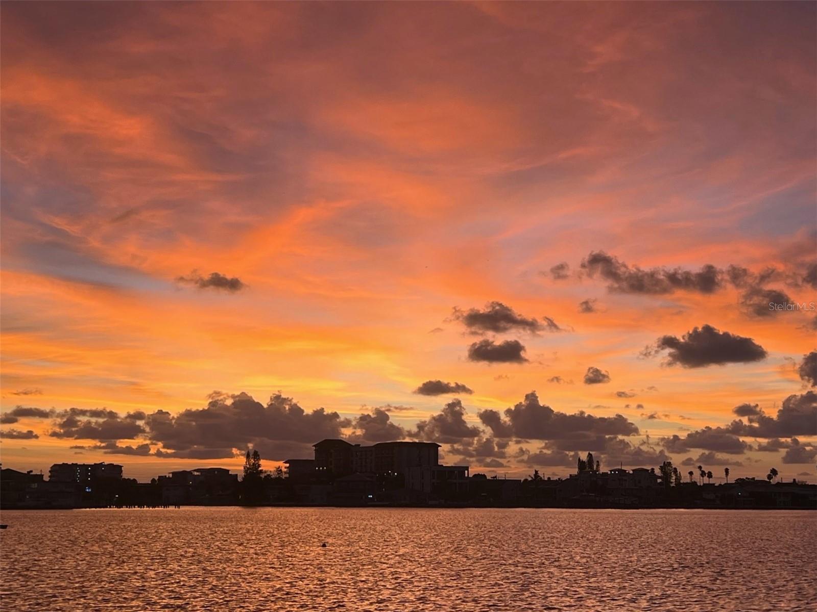 ISLAND POINT 1 CONDO - Residential