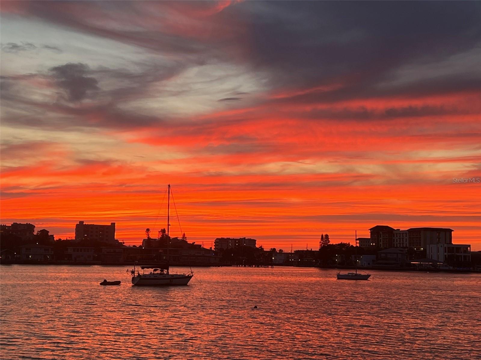 ISLAND POINT 1 CONDO - Residential