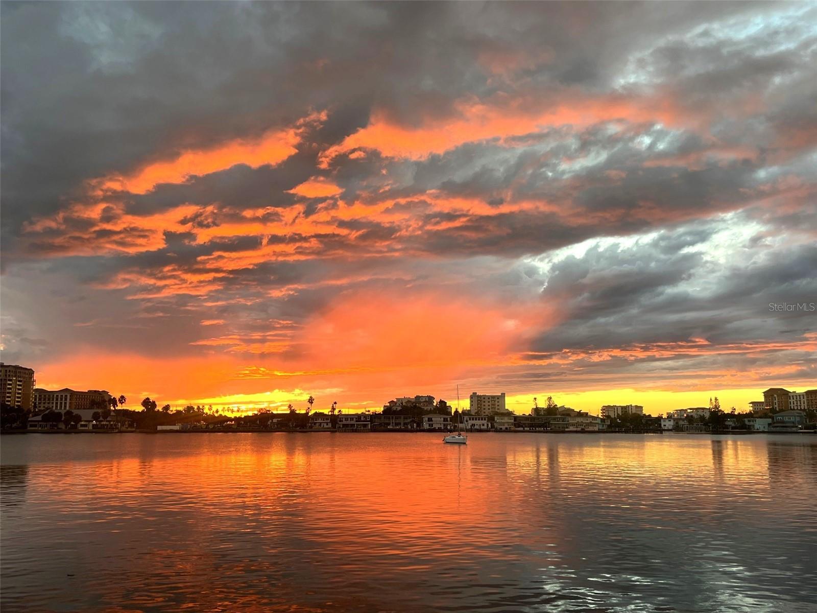 ISLAND POINT 1 CONDO - Residential