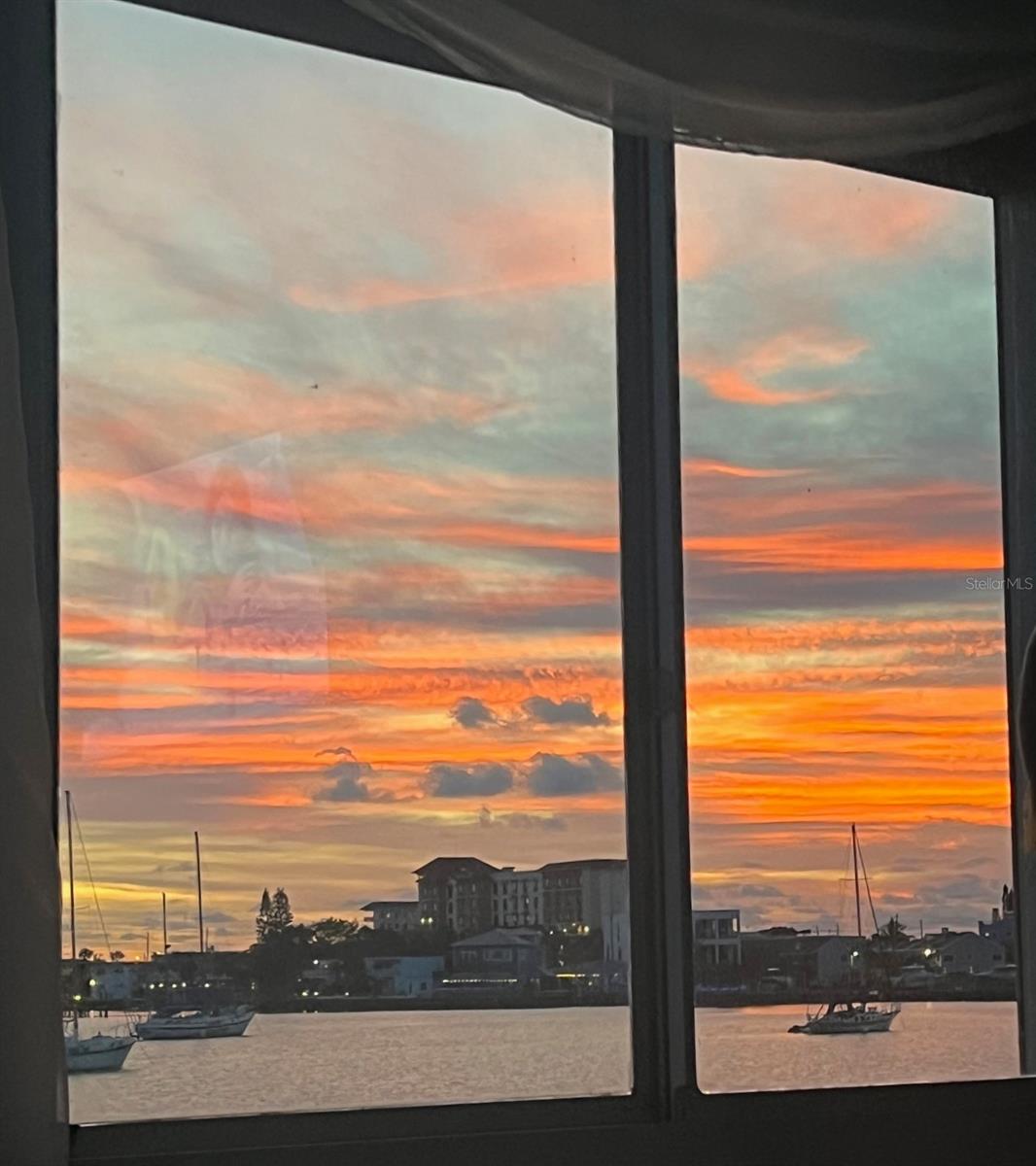 ISLAND POINT 1 CONDO - Residential