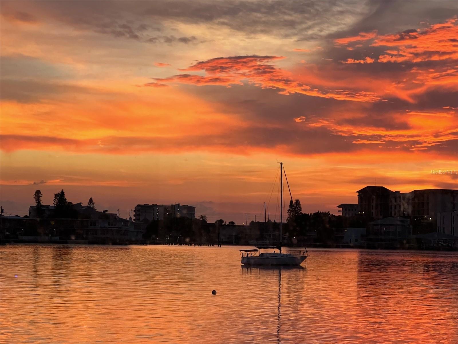 ISLAND POINT 1 CONDO - Residential