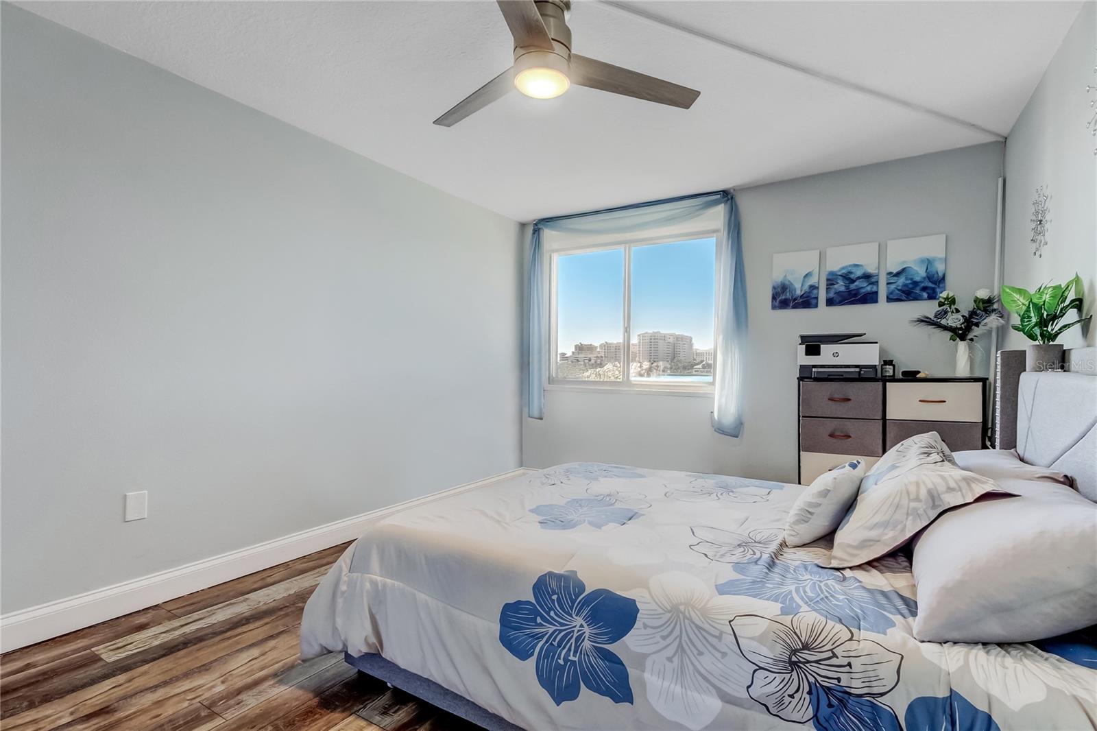 ISLAND POINT 1 CONDO - Residential