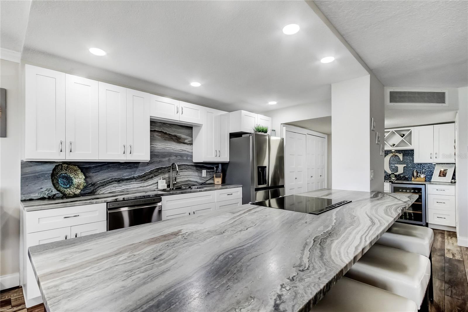 ISLAND POINT 1 CONDO - Residential