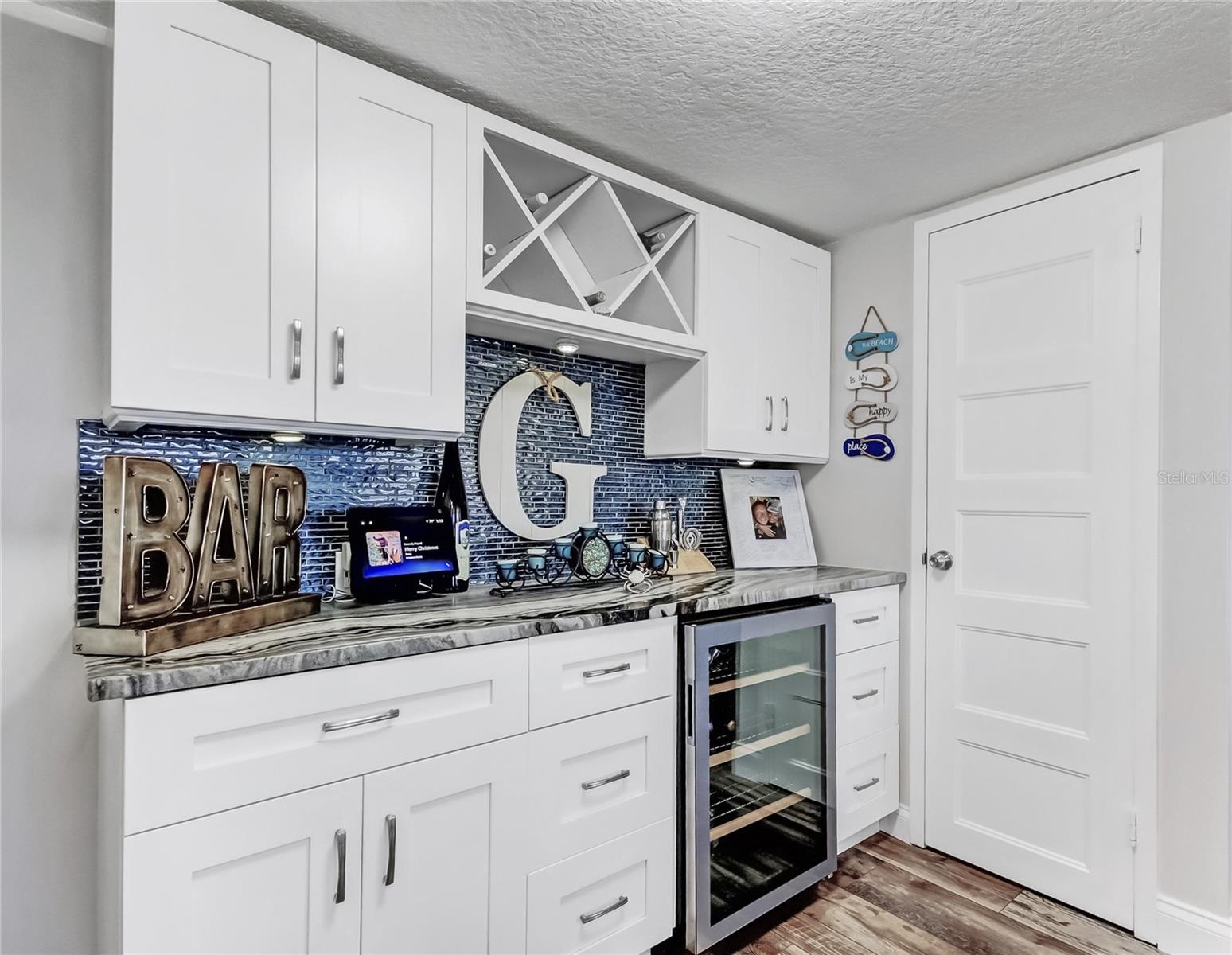 ISLAND POINT 1 CONDO - Residential