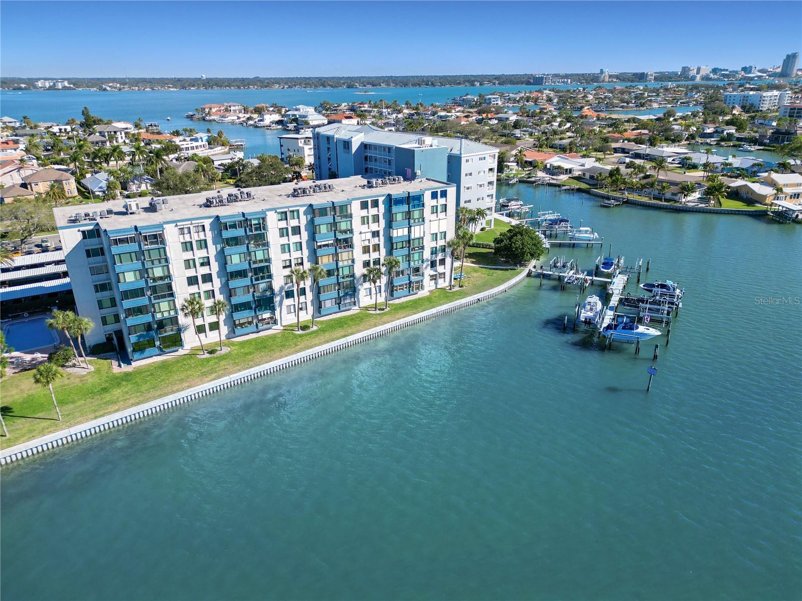 ISLAND POINT 1 CONDO - Residential