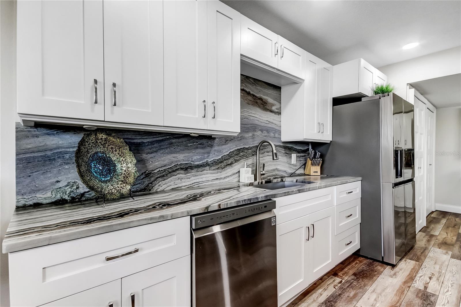 ISLAND POINT 1 CONDO - Residential