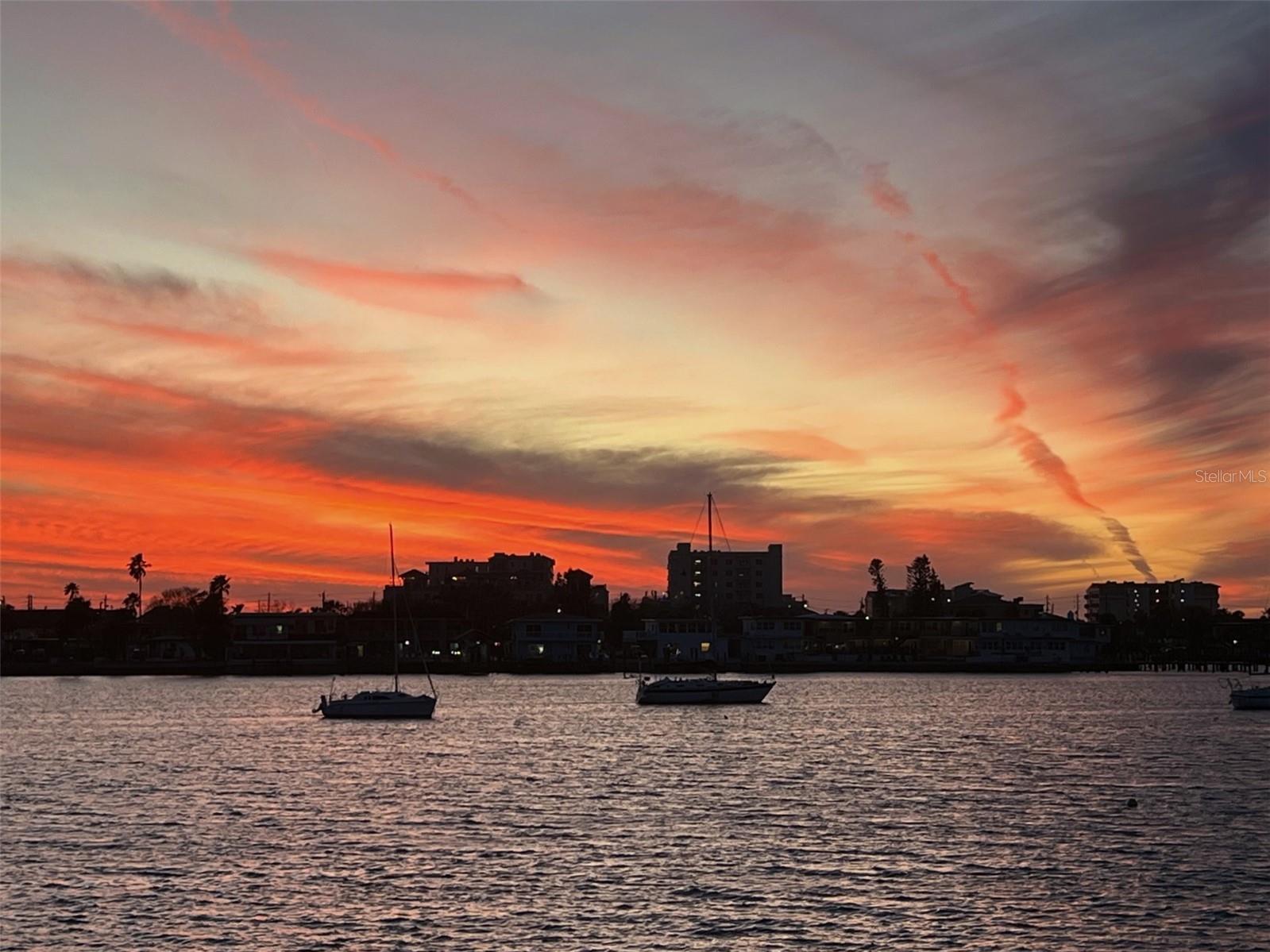 ISLAND POINT 1 CONDO - Residential