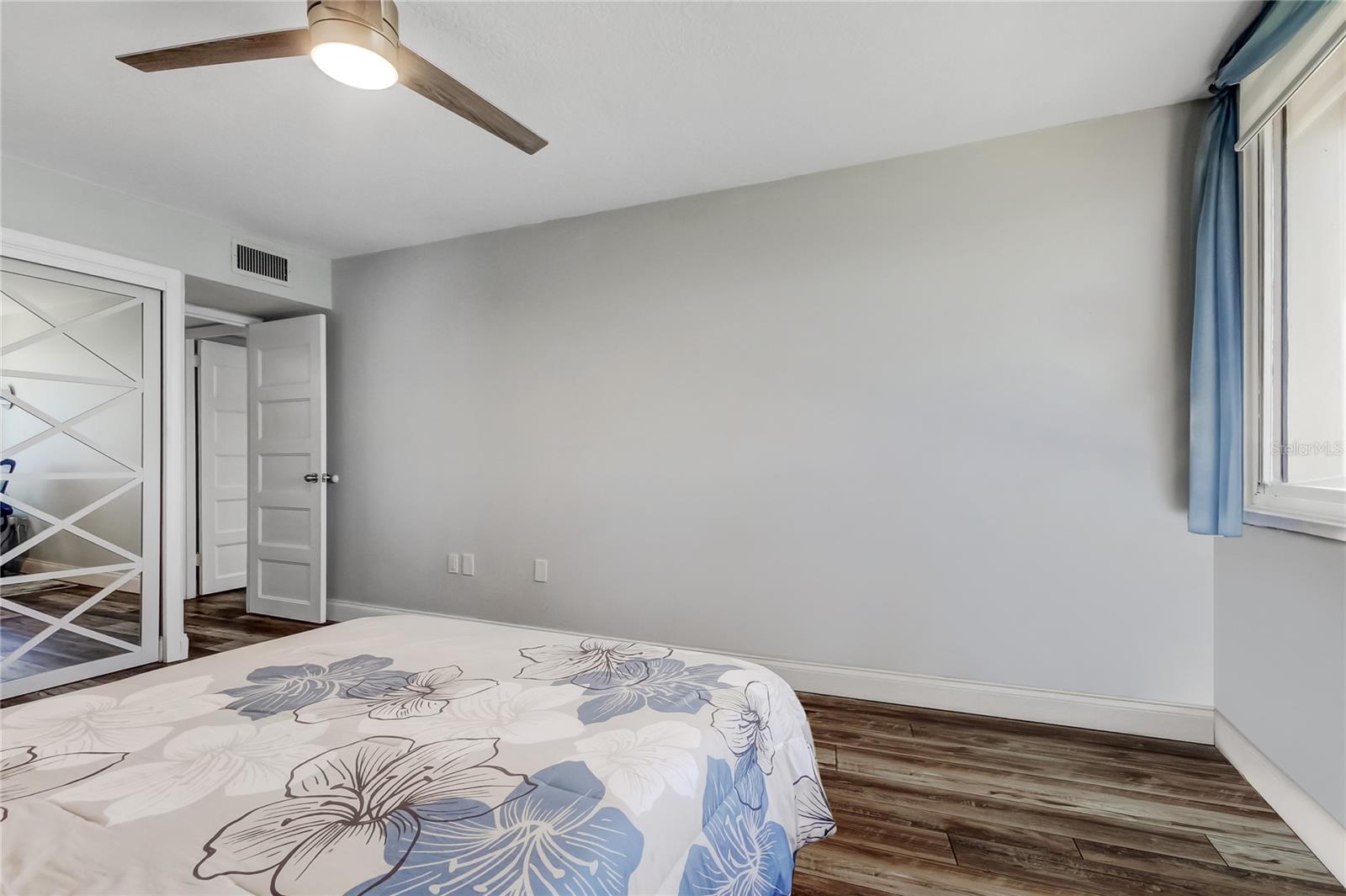 ISLAND POINT 1 CONDO - Residential