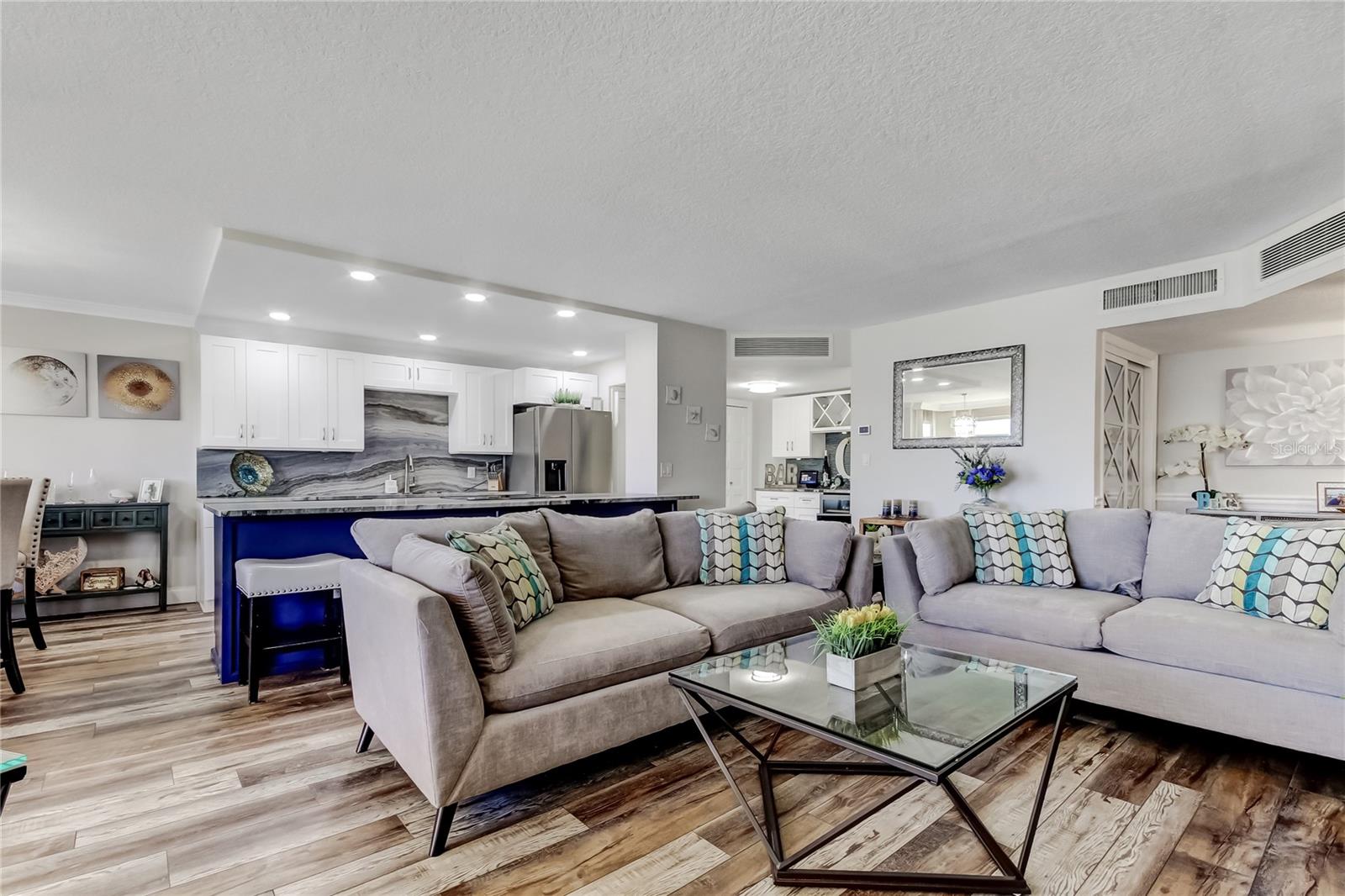 ISLAND POINT 1 CONDO - Residential