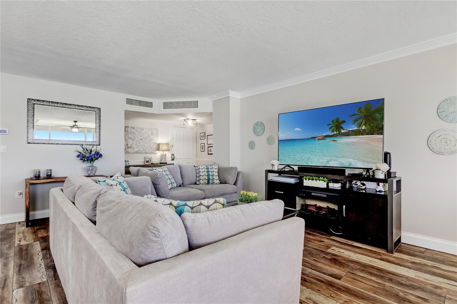 ISLAND POINT 1 CONDO - Residential