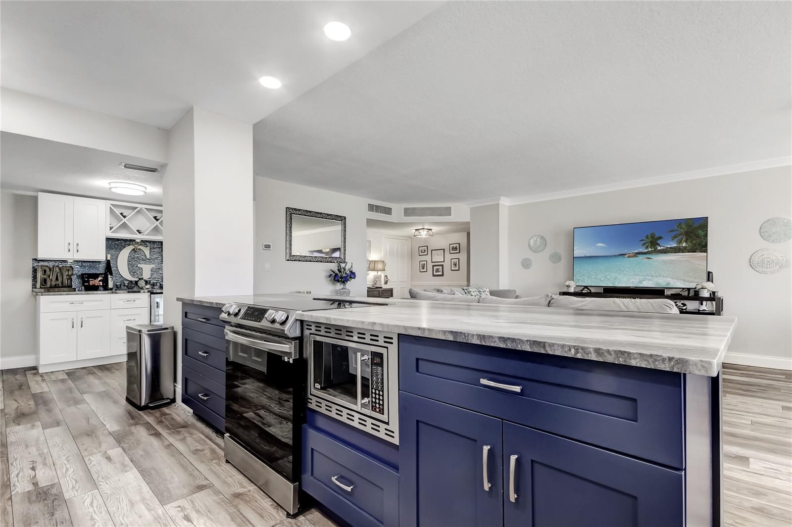 ISLAND POINT 1 CONDO - Residential