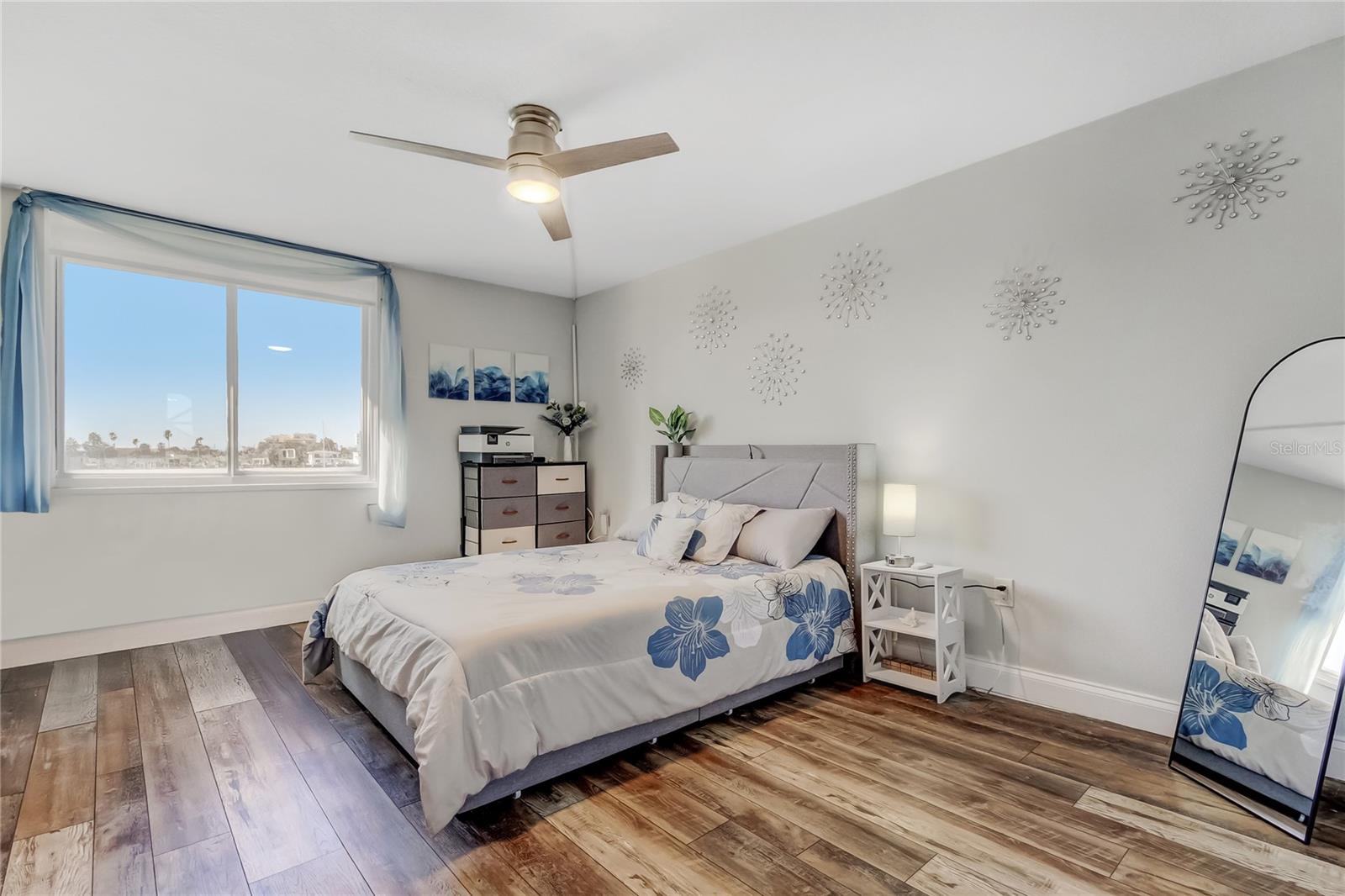 ISLAND POINT 1 CONDO - Residential