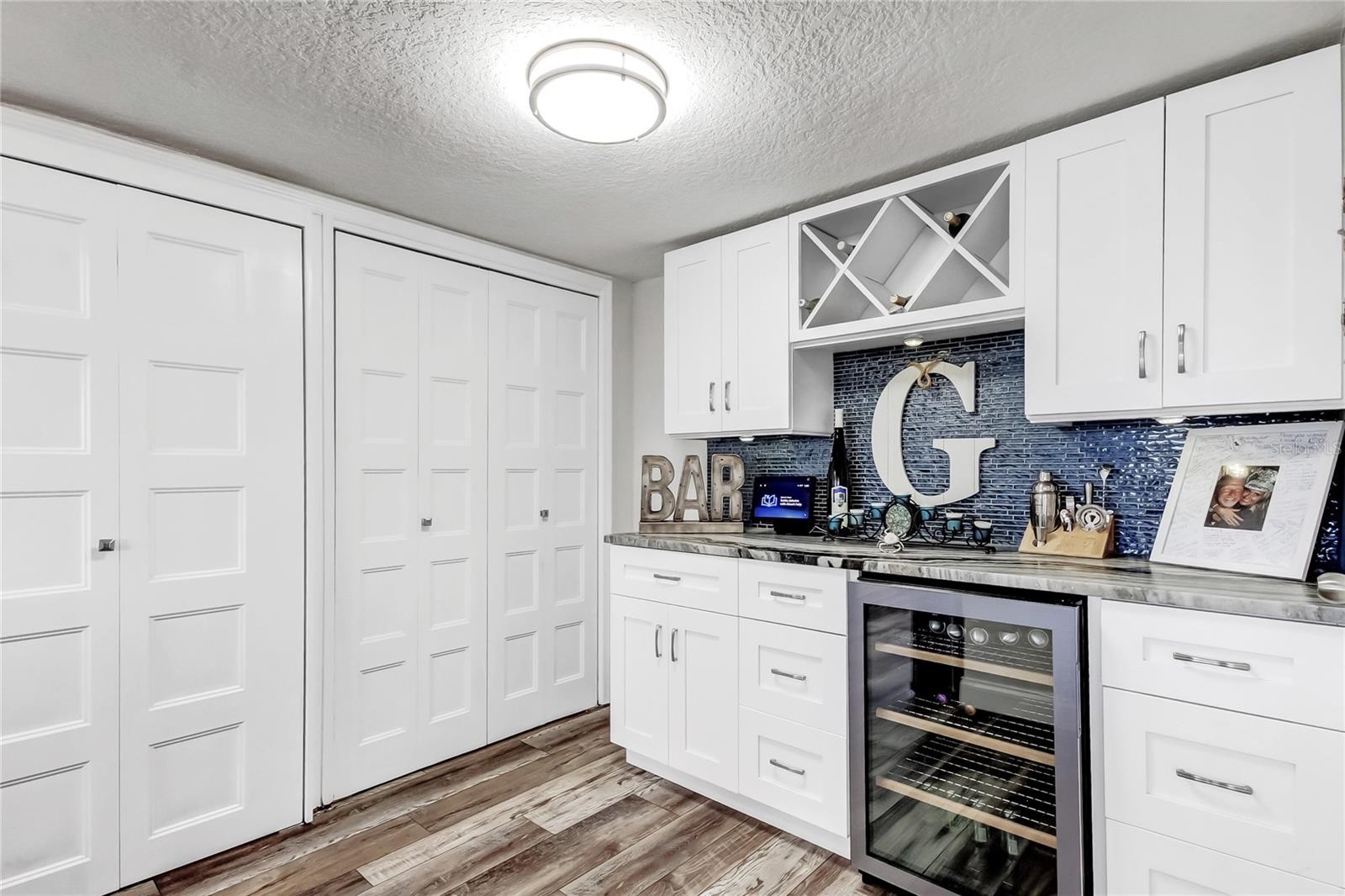 ISLAND POINT 1 CONDO - Residential