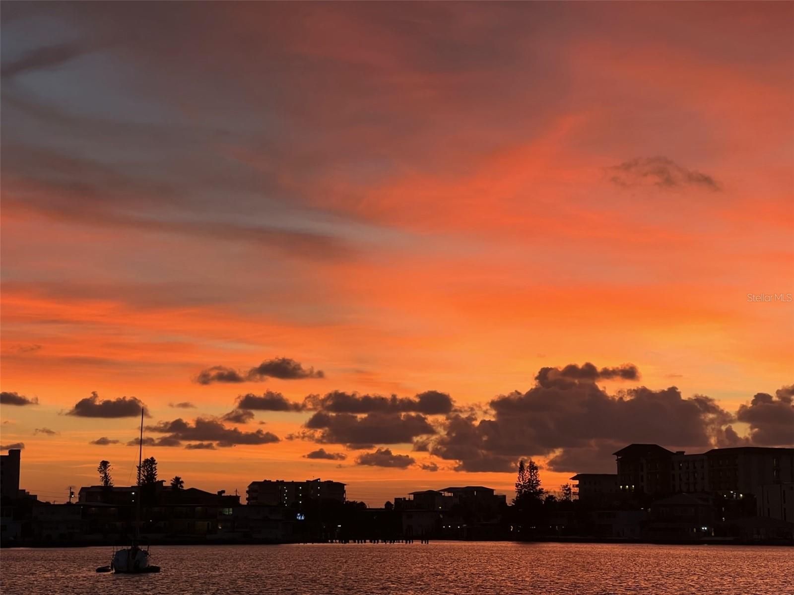 ISLAND POINT 1 CONDO - Residential