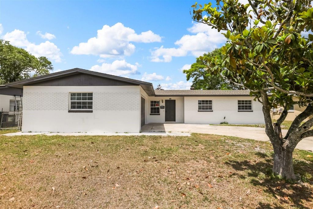 Photo of 940 Sonata Lane, Orlando, FL 32825 (MLS # O6404120)
