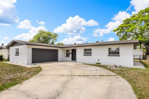 Photo of 940 Sonata Lane, Orlando, FL 32825 (MLS # O6404120)