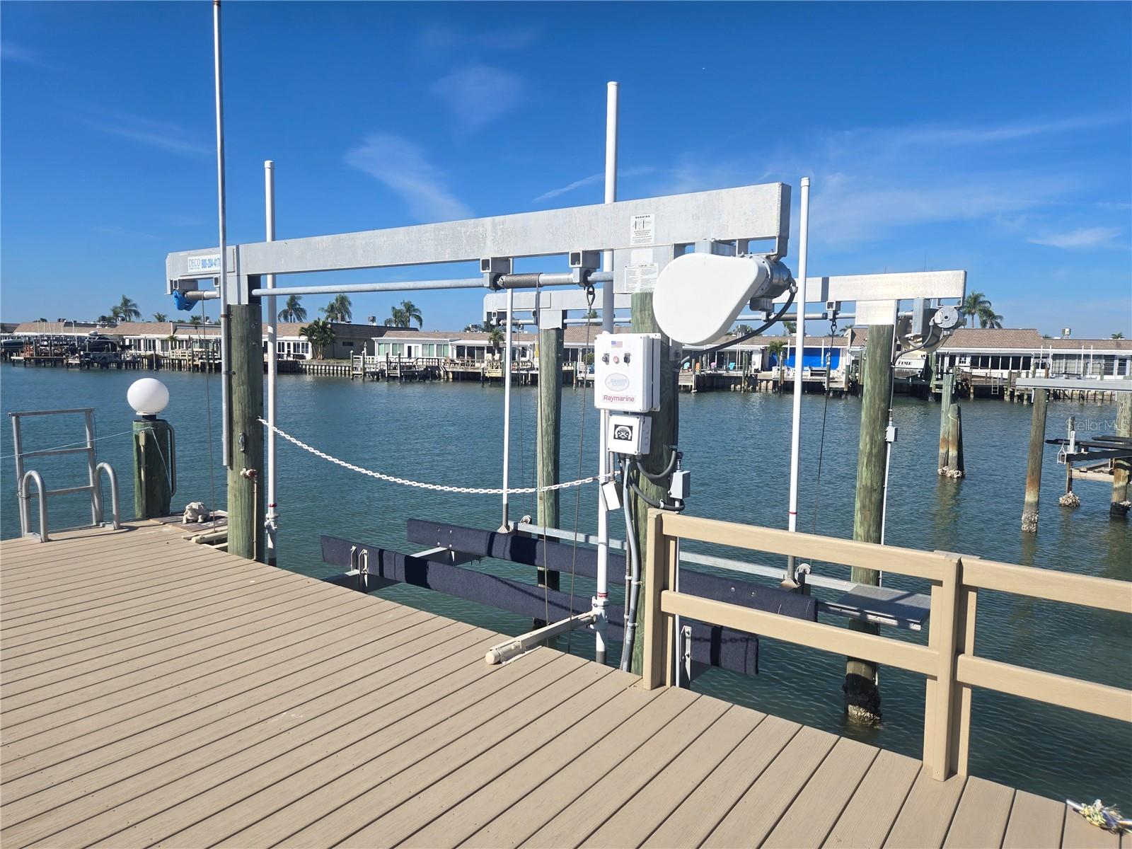 BOCA CIEGA POINT EAST - Residential