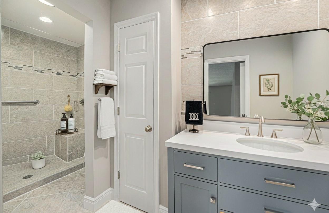 BOCA CIEGA POINT EAST - Residential