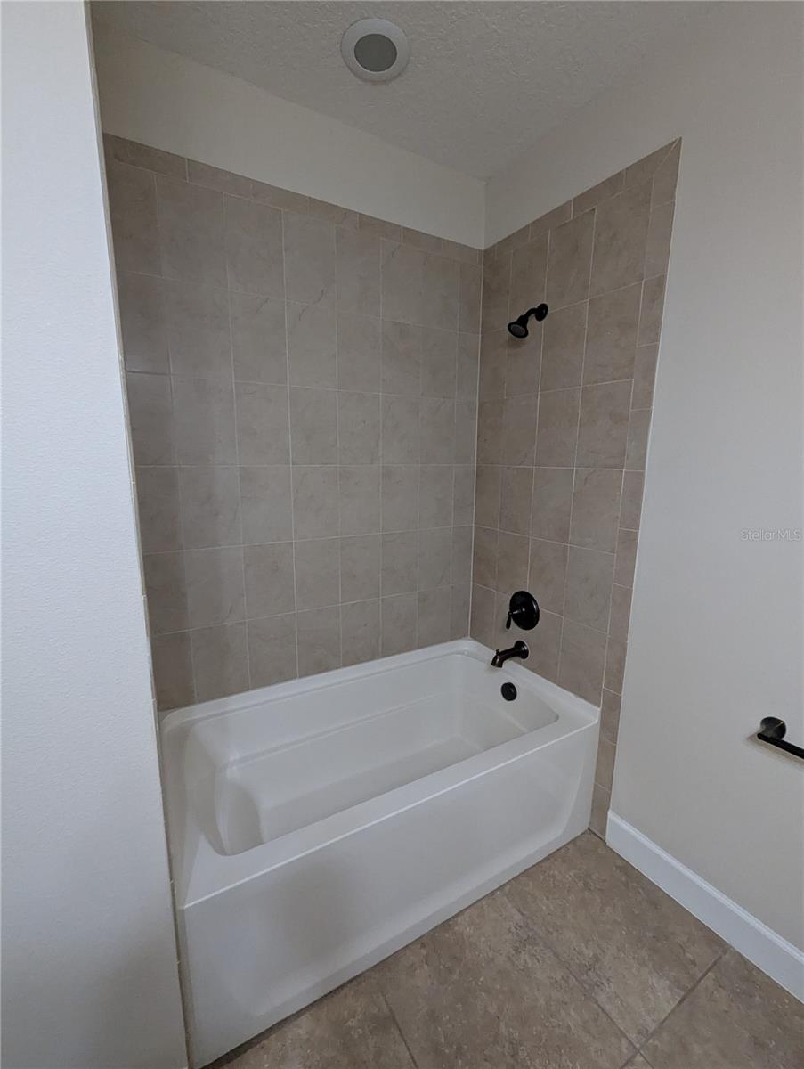 COVE AT LOGGERHEAD MARINA - Residential Lease