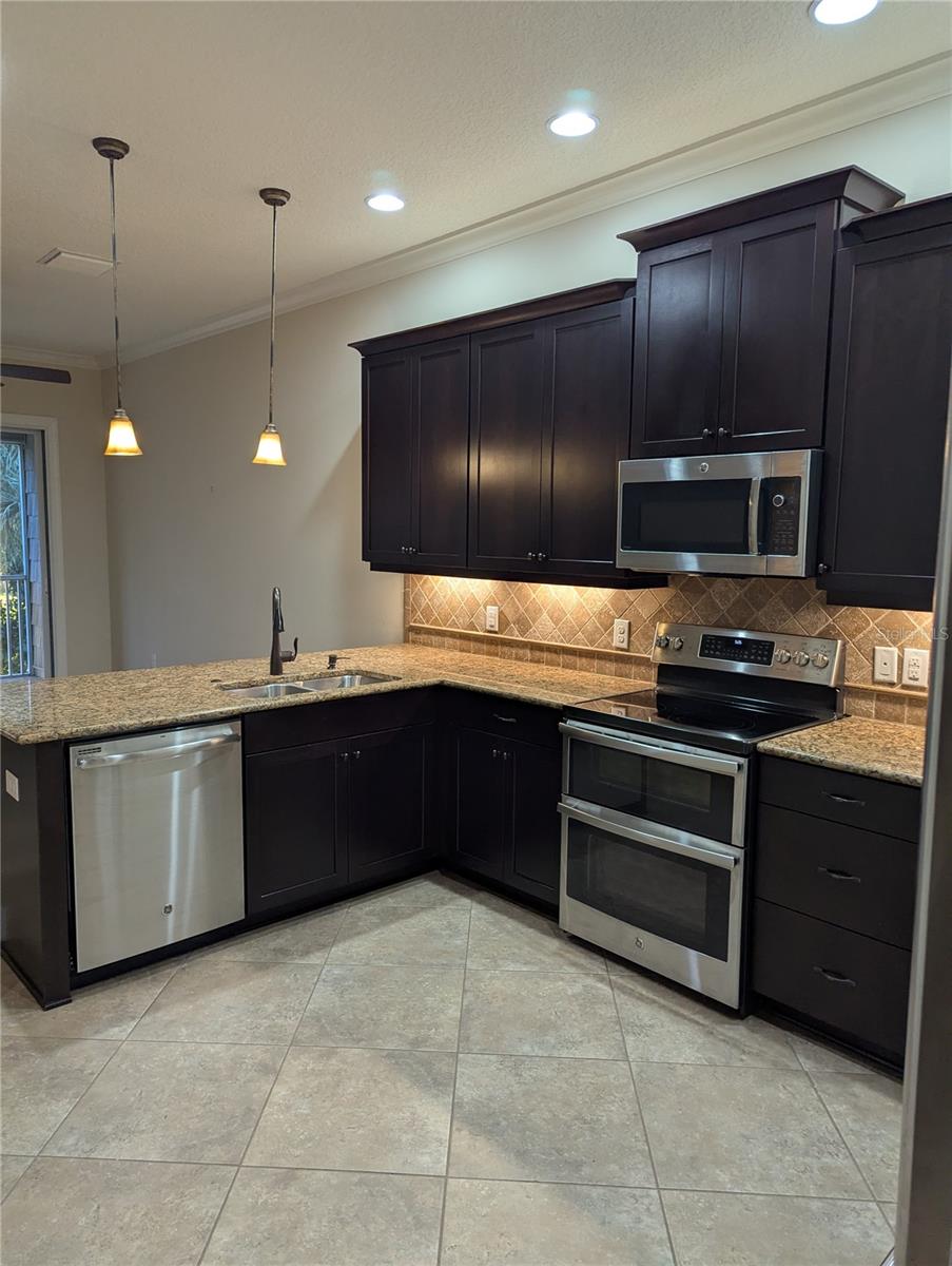 COVE AT LOGGERHEAD MARINA - Residential Lease