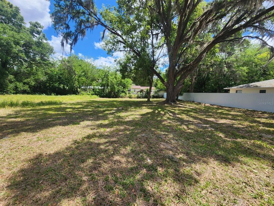 Build your dream home on this 0.2-acre (70' x 125') cleared vacant lot in Ocala, FL. Located on NW 3rd Ave in the Marimere subdivision, this lot is zoned R-1A Single Family Residential with no HOA or deed restrictions.

Public water, sewer, and electric utilities are available at the street. The lot was cleared in December 2025 and is ready to build. Convenient location with Toms Park on the same street. Just minutes from downtown Ocala, restaurants, and local attractions.

Buyers are welcome to drive by and walk the lot at any time.

Property Features
County: Marion  
Parcel ID: 25214-000-00  
Subdivision: Marimere  
Lot Dimensions: 70 ft x 125 ft  
Lot Size: 0.2 acres (8,712 sq ft)  
Zoning: R1A  
Utilities: Water, Sewer, and Electric Available at Street  
Flood Zone: X (minimal flood risk)