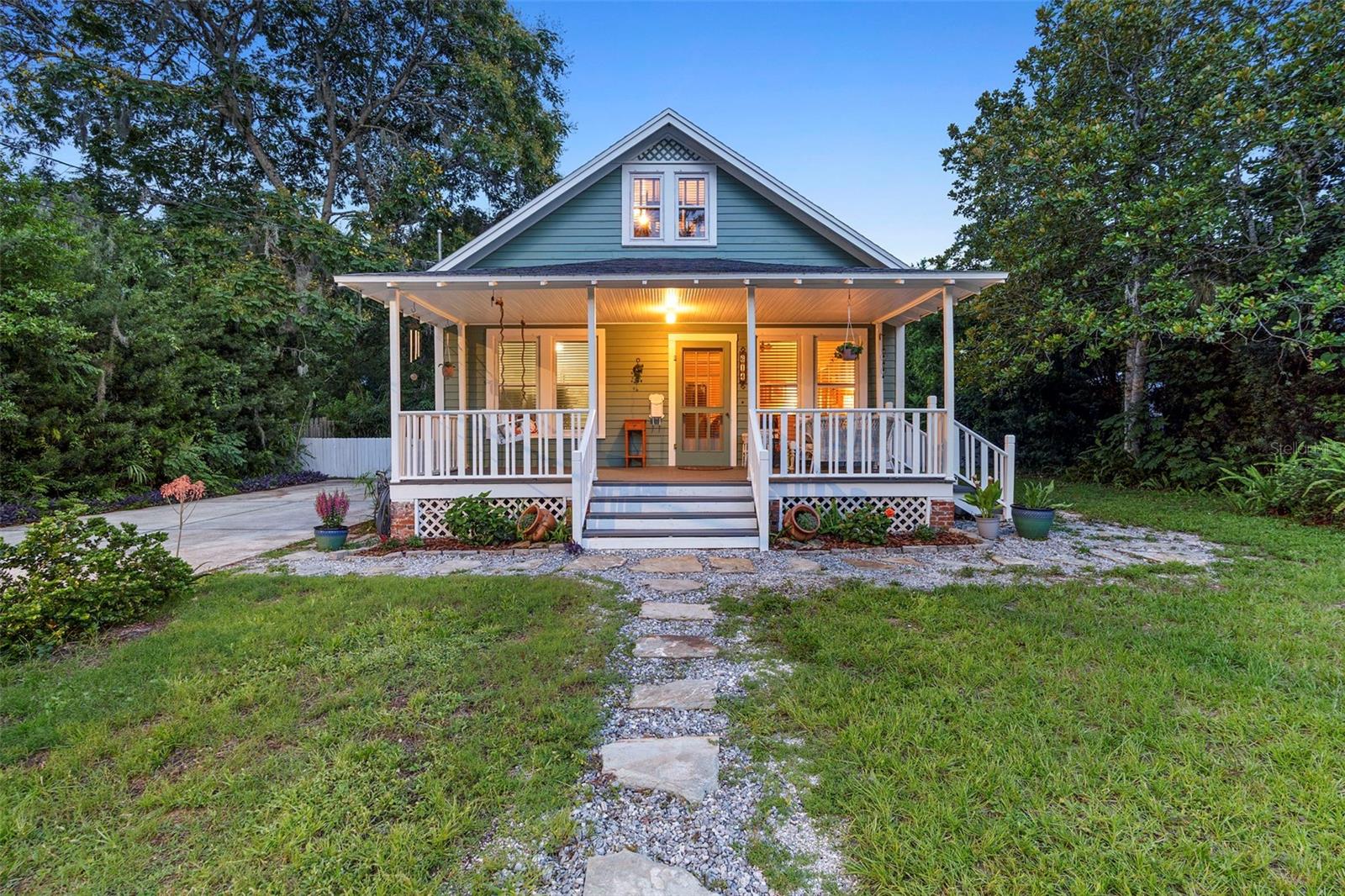614 W UNIVERSITY AVENUE