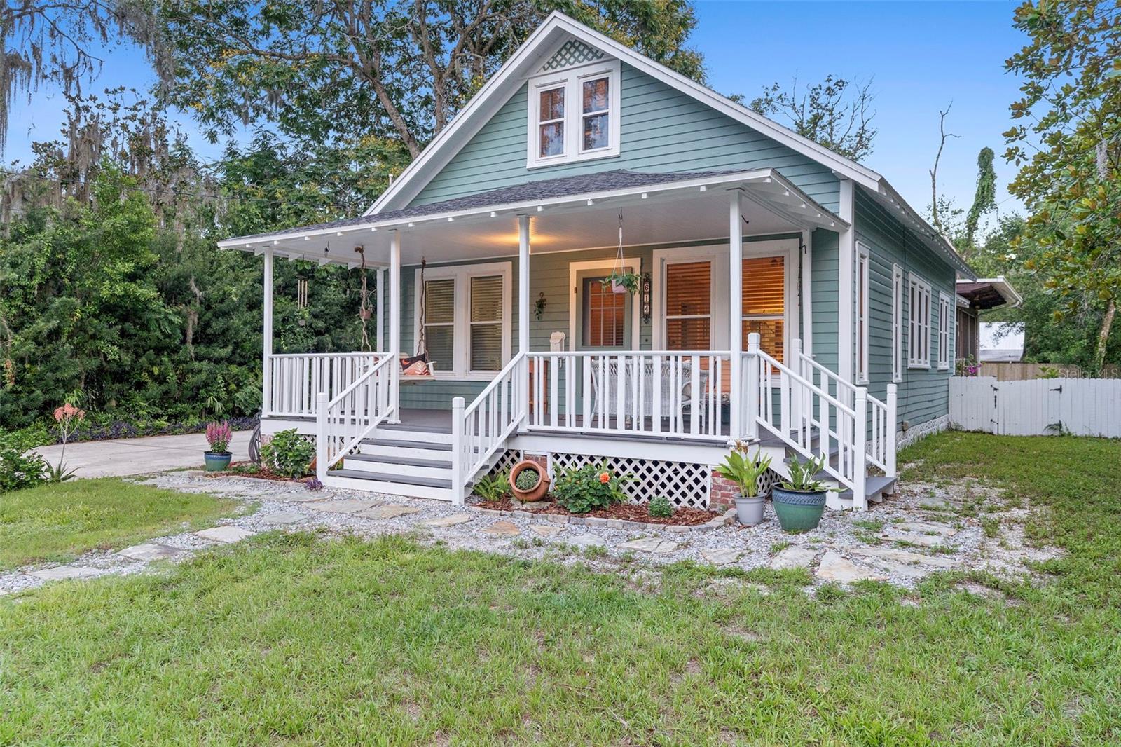 614 W UNIVERSITY AVENUE