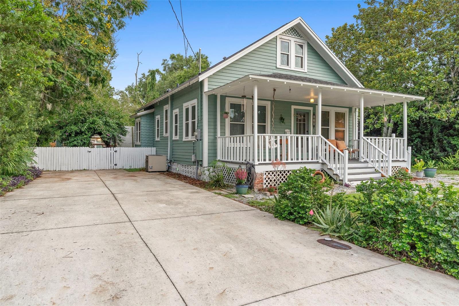 614 W UNIVERSITY AVENUE