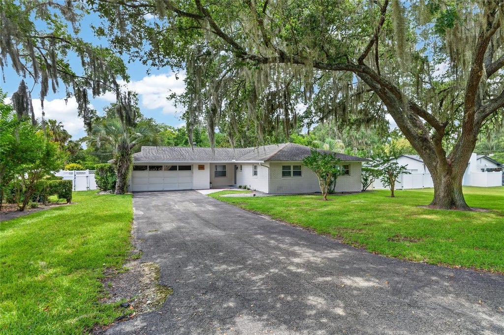 Photo of 1502 SE 16th Avenue, Ocala, FL 34471 (MLS # OM726973)