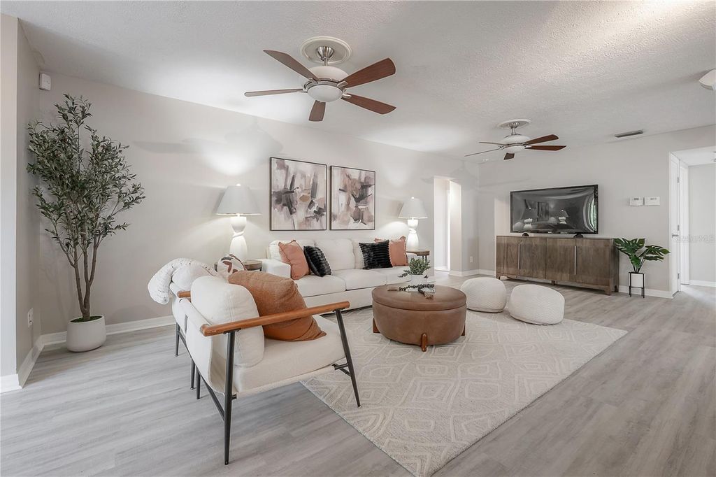 Photo of 4606 W Oakellar Avenue, Tampa, FL 33611 (MLS # TB8442659)