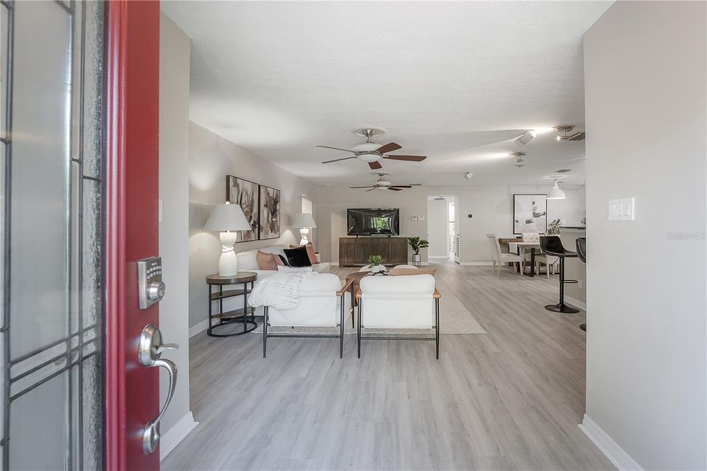 Photo of 4606 W Oakellar Avenue, Tampa, FL 33611 (MLS # TB8442659)