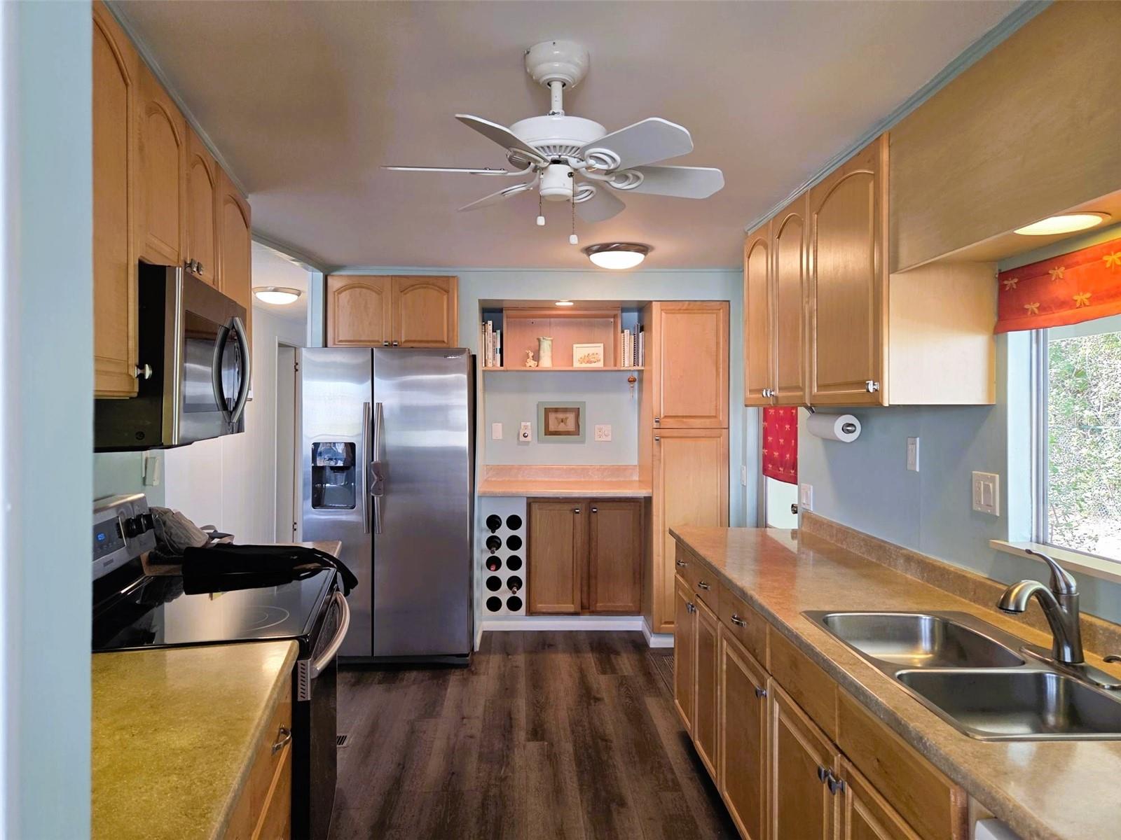 OAKWOOD MANOR - Residential