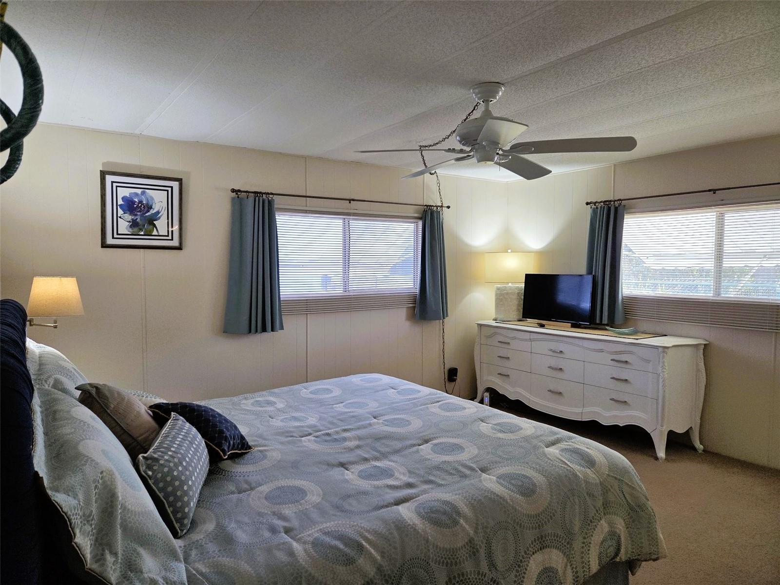 OAKWOOD MANOR - Residential