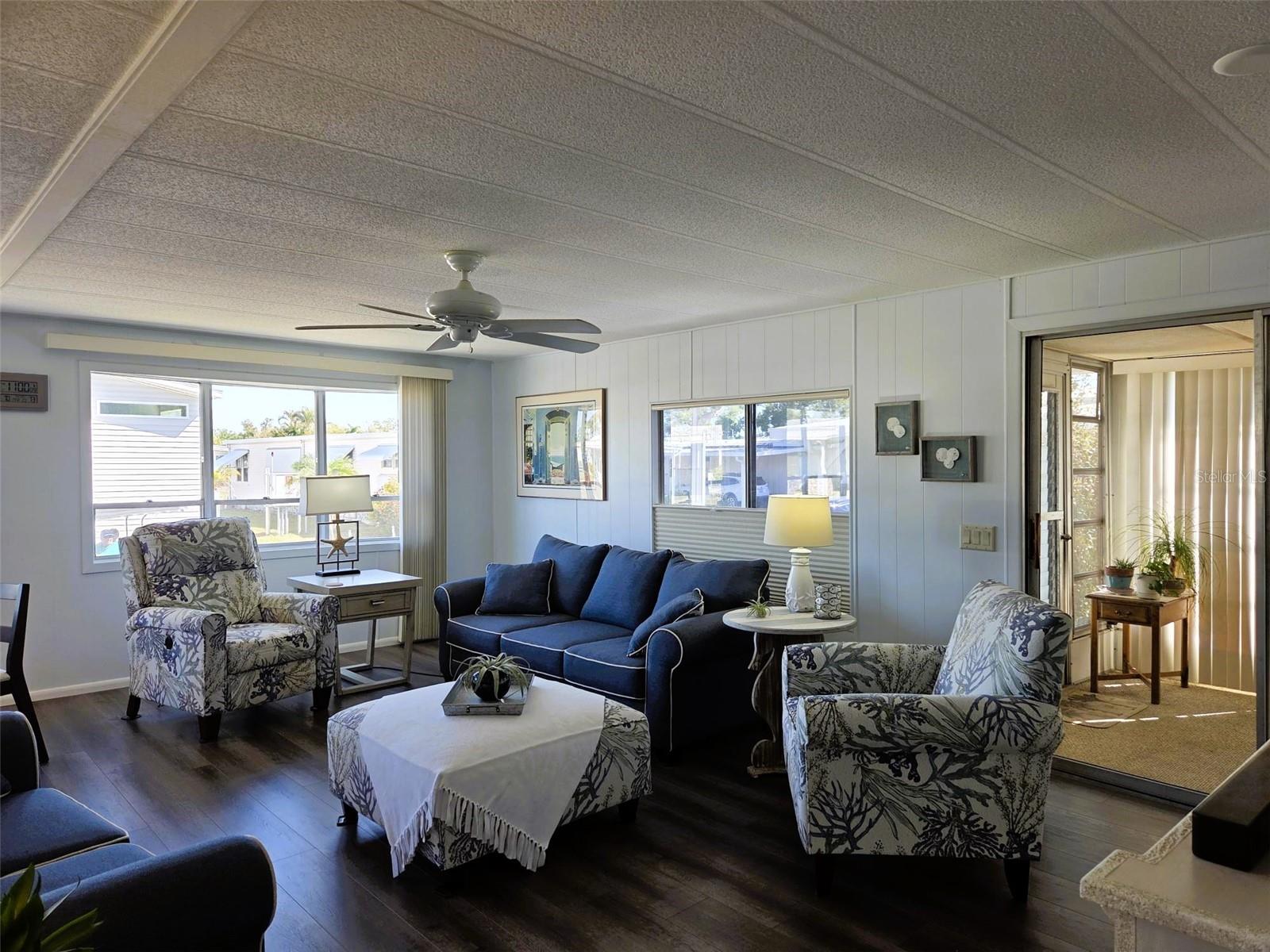 OAKWOOD MANOR - Residential